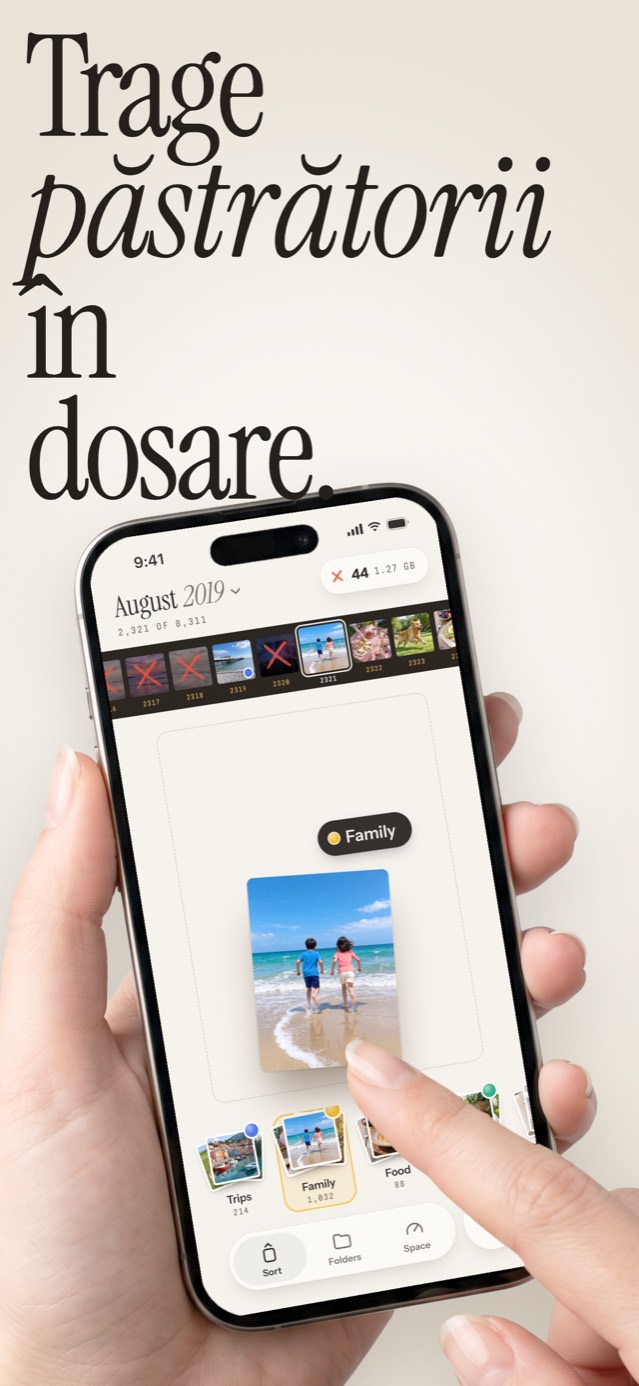 Trage păstrătorii în dosare: o poză de la plajă lăsată pe teancul Family
